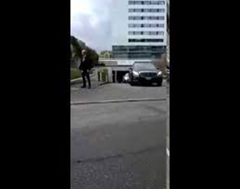بالفيديو : خروج سيارات من مستشفى جنيف يرجح أن تكون موكبا لبوتفليقة بالفيديو : خروج سيارات من مستشفى جنيف يرجح أن تكون موكبا لبوتفليقة