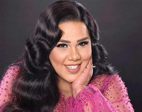 شيماء سيف تتخلى عن شعرها بالكامل وتظهر صلعاء في إطلالة صادمة لمتابعيها شيماء سيف تتخلى عن شعرها بالكامل وتظهر صلعاء في إطلالة صادمة لمتابعيها