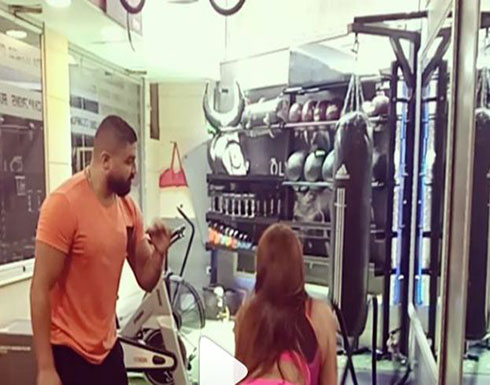 صورة : فنانة مصرية تثير الجدل بإطلالتها وتعد بـ"فيديوهات جامده"... ما علاقة عمرو دياب؟ صورة : فنانة مصرية تثير الجدل بإطلالتها وتعد بـ"فيديوهات جامده"... ما علاقة عمرو دياب؟