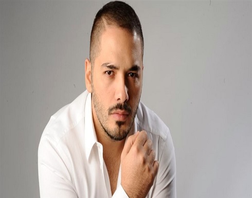 فقدت الوعي في مطار بيروت.. فأسعفها رامي عياش (فيديو) فقدت الوعي في مطار بيروت.. فأسعفها رامي عياش (فيديو)