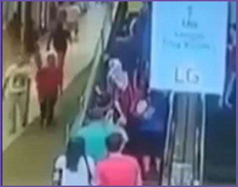 حوادث مروعة بسبب السلم الكهربائي والمصعد (فيديو) حوادث مروعة بسبب السلم الكهربائي والمصعد (فيديو)