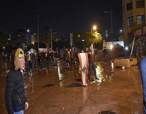 شاهد : الجيش اللبناني يبعد محتجين عن مبنى سرايا طرابلس شاهد : الجيش اللبناني يبعد محتجين عن مبنى سرايا طرابلس