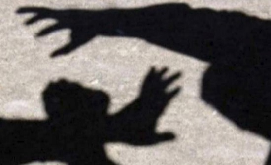 بالفيديو.. إقتتال بالاحذية بين نائبين في الهند! بالفيديو.. إقتتال بالاحذية بين نائبين في الهند!