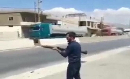 إطلاق قذائف (آر بي جي) احتفالا بوصول الوقود إلى لبنان إطلاق قذائف (آر بي جي) احتفالا بوصول الوقود إلى لبنان
