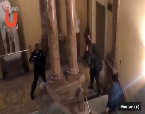بث مباشر.. أنصار ترامب يقتحمون "الكونجرس" الأمريكي بث مباشر.. أنصار ترامب يقتحمون "الكونجرس" الأمريكي