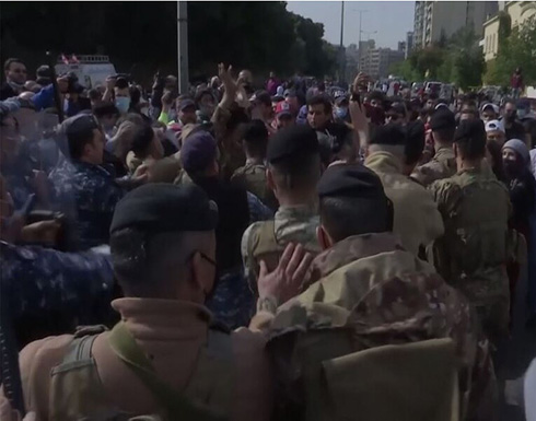 شاهد : احتجاج أمام المحكمة العسكرية في بيروت ومواجهات بين محتجين والشرطة شاهد : احتجاج أمام المحكمة العسكرية في بيروت ومواجهات بين محتجين والشرطة
