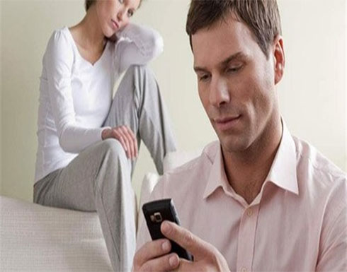 ابتعدي عن الإنترنت.. 6 مخاطر تهدد العلاقة الزوجية ابتعدي عن الإنترنت.. 6 مخاطر تهدد العلاقة الزوجية