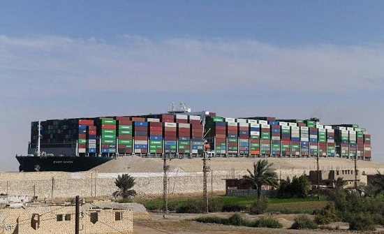 تحقيق بشأن تصرف قبطان "إيفر غيفن".. وكشف بالخسائر الكارثية تحقيق بشأن تصرف قبطان "إيفر غيفن".. وكشف بالخسائر الكارثية