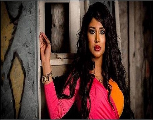 الفاشينيستا سارة الكندري تلوم المرأة بسبب التحرش (فيديو) الفاشينيستا سارة الكندري تلوم المرأة بسبب التحرش (فيديو)
