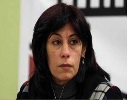 الأسيرة جرار تبعث برسالة وداع لابنتها: "حرموني قبلة الوداع" الأسيرة جرار تبعث برسالة وداع لابنتها: "حرموني قبلة الوداع"