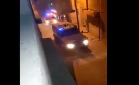 بالفيديو : شاهد مداهمة امنية في مخيم حطين بالفيديو : شاهد مداهمة امنية في مخيم حطين
