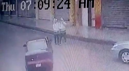 شاب "غير مرخص"يدهس طالبتين في جبل النصر شاب "غير مرخص"يدهس طالبتين في جبل النصر