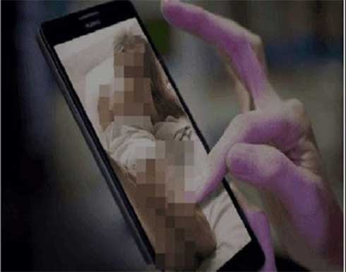 في بلاغ للشرطة .. مصري ينشر صورًا فاضحة لزوجته ويعطي ابنه مخدرات في بلاغ للشرطة .. مصري ينشر صورًا فاضحة لزوجته ويعطي ابنه مخدرات