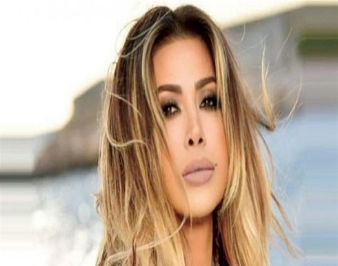 نوال الزغبي تسقط أرضاً في السعودية (فيديو) نوال الزغبي تسقط أرضاً في السعودية (فيديو)