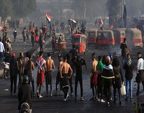 بالفيديو : المتظاهرون يعيدون فتح الطرق والجسور في "ذي قار" العراقية