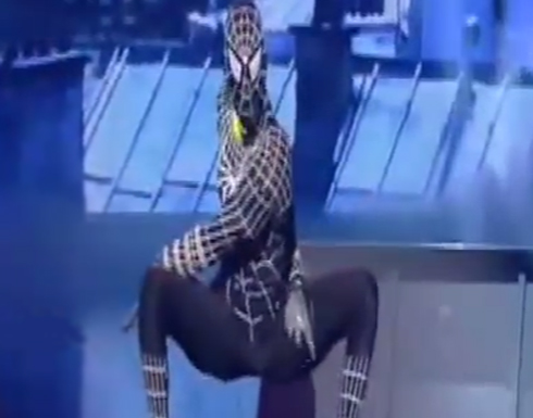 بالفيديو .. Spider man العربي يبهر الجمهور