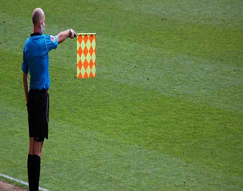 "فيفا" يصادق على استخدام تقنية نصف آلية لكشف التسلل في قطر 2022 "فيفا" يصادق على استخدام تقنية نصف آلية لكشف التسلل في قطر 2022