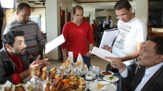 رامي إمام ينشر صورا لكواليس "العراف" (صور)