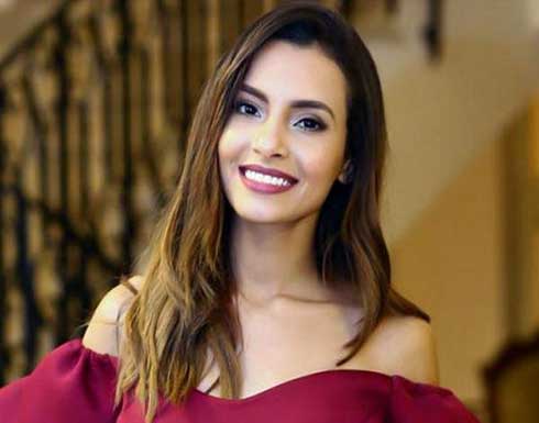 كارمن سليمان تقع في موقف محرج وتنفعل على متابعة سألتها عن روجها .. بالفيديو كارمن سليمان تقع في موقف محرج وتنفعل على متابعة سألتها عن روجها .. بالفيديو