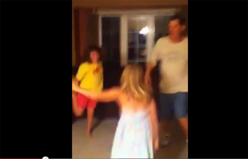 بالفيديو : اخر لحظات للصحفي الامريكي ستيفن سوتلوف مع عائلته