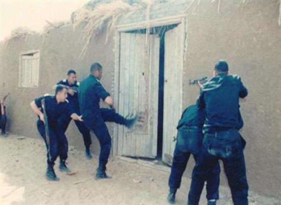 ليست نكتة.. القبض على مصري لحيازته 10 كيلو سكر! ليست نكتة.. القبض على مصري لحيازته 10 كيلو سكر!