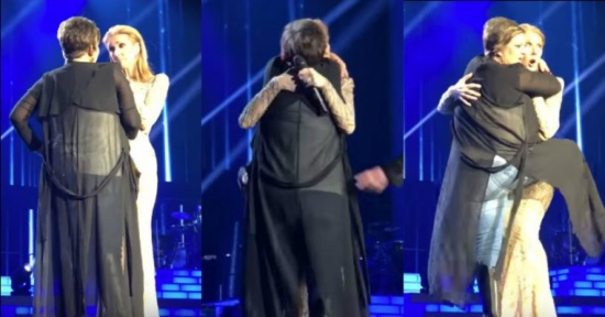 بالفيديو- سيدة ثملة تحرج سيلين ديون على المسرح.. شاهدوا ما الذي حصل! بالفيديو- سيدة ثملة تحرج سيلين ديون على المسرح.. شاهدوا ما الذي حصل!