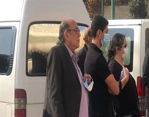 بالفيديو .. تشييع جنازة الفنان عادل هاشم من مسجد السيدة نفيسة بالفيديو .. تشييع جنازة الفنان عادل هاشم من مسجد السيدة نفيسة
