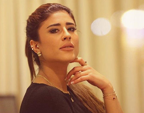 بعد "تذويب" الفيلر.. هكذا أصبح شكل هذه الفنانة اللبنانية الشهيرة! (فيديو) بعد "تذويب" الفيلر.. هكذا أصبح شكل هذه الفنانة اللبنانية الشهيرة! (فيديو)