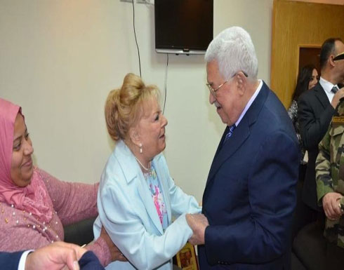 أبو مازن يمنح نادية لطفي في المستشفى وسام القدس أبو مازن يمنح نادية لطفي في المستشفى وسام القدس