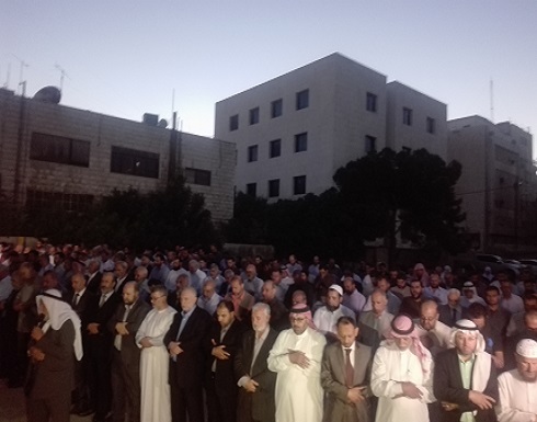 صور: توافد شعبي إلى "العمل الإسلامي" للتعزية بالراحل محمد مرسي صور: توافد شعبي إلى "العمل الإسلامي" للتعزية بالراحل محمد مرسي