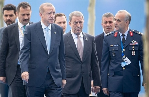 أردوغان يؤكد رفض تركيا انضمام فنلندا والسويد إلى "الناتو" أردوغان يؤكد رفض تركيا انضمام فنلندا والسويد إلى "الناتو"
