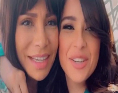 شاهد : فيديو لياسمين عبد العزيز تحتضن سوسن بدر يثير غضب متابعيها شاهد : فيديو لياسمين عبد العزيز تحتضن سوسن بدر يثير غضب متابعيها
