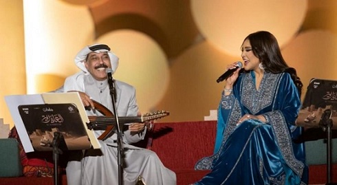 بالفيديو - قُبلة عبدالله الرويشد لأحلام تشعل مواقع التواصل وتحدث جدلاً بالفيديو - قُبلة عبدالله الرويشد لأحلام تشعل مواقع التواصل وتحدث جدلاً
