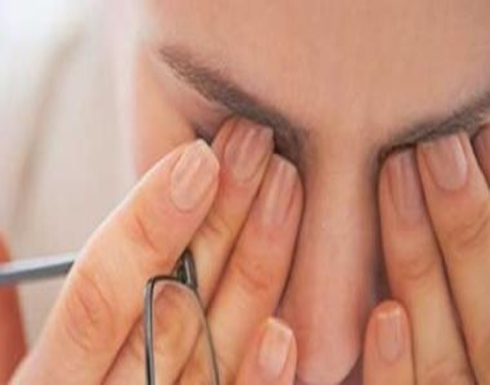 أسباب الإصابة بمرض رؤية النفق البصري .. منهم السكتة الدماغية والصداع أسباب الإصابة بمرض رؤية النفق البصري .. منهم السكتة الدماغية والصداع
