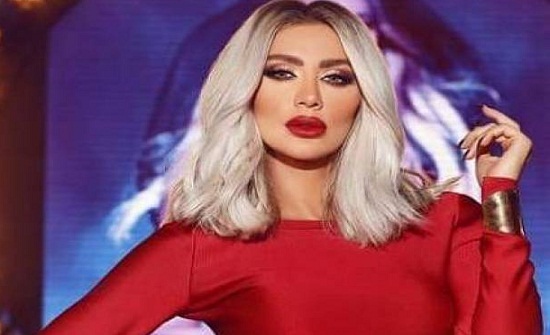 مايا دياب تخطف الأنظار داخل أسطبل الخيول في دبي مايا دياب تخطف الأنظار داخل أسطبل الخيول في دبي