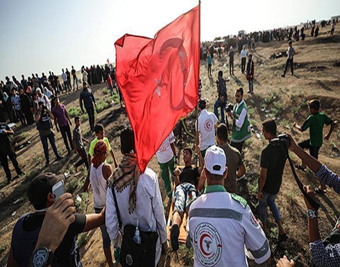 الجيش الإسرائيلي يصيب فلسطينيا رفع علم تركيا على حدود غزة الجيش الإسرائيلي يصيب فلسطينيا رفع علم تركيا على حدود غزة
