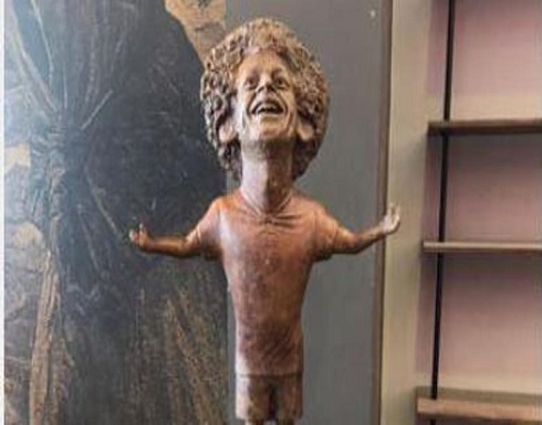 بالصورة : محمد صلاح يتصل بصانعة تمثاله.. وهذا ما طلبه منها بالصورة : محمد صلاح يتصل بصانعة تمثاله.. وهذا ما طلبه منها