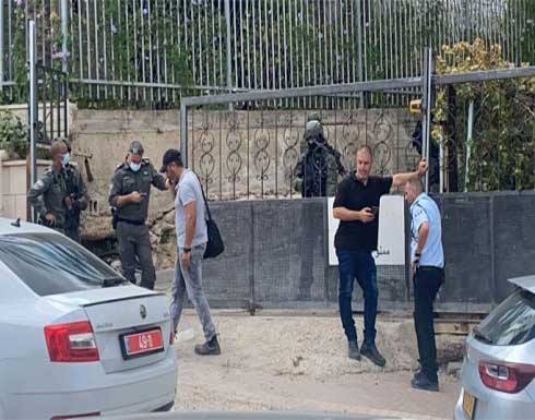 الاحتلال ينفذ اعتقالات في قرية الناعورة و يجري عمليات تفتيش عن الأسرى .. بالفيديو الاحتلال ينفذ اعتقالات في قرية الناعورة و يجري عمليات تفتيش عن الأسرى .. بالفيديو