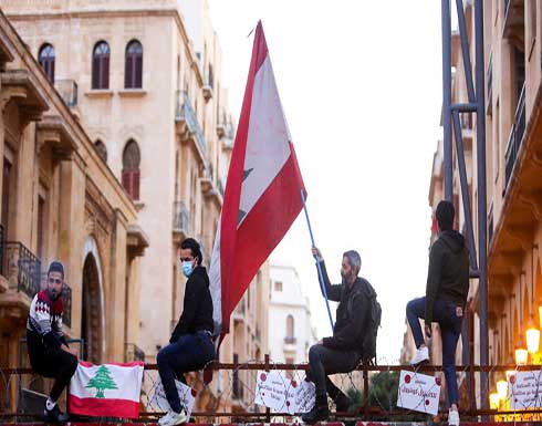تجدد الاحتجاجات في لبنان على وقع انهيار الليرة .. بالفيديو تجدد الاحتجاجات في لبنان على وقع انهيار الليرة .. بالفيديو