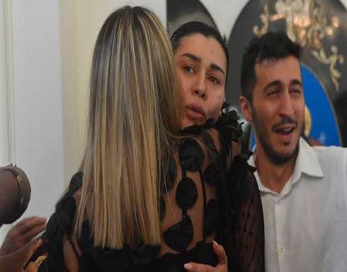 مشاهد مؤثرة في عزاء جورج الراسي.. وشقيقته نادين: "الله يحرق قلب وزير الأشغال" مشاهد مؤثرة في عزاء جورج الراسي.. وشقيقته نادين: "الله يحرق قلب وزير الأشغال"