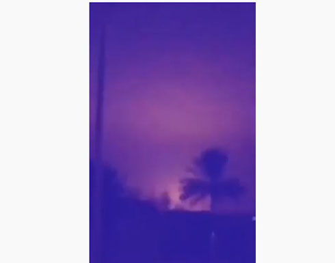 بالفيديو : صور جديدة للقصف الصاروخي على قاعدة عين الأسد بالفيديو : صور جديدة للقصف الصاروخي على قاعدة عين الأسد