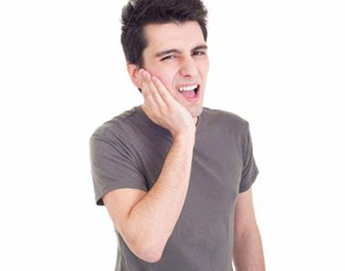 6 طرق طبيعية فعالة تخلصكم من آلام الأسنان 6 طرق طبيعية فعالة تخلصكم من آلام الأسنان