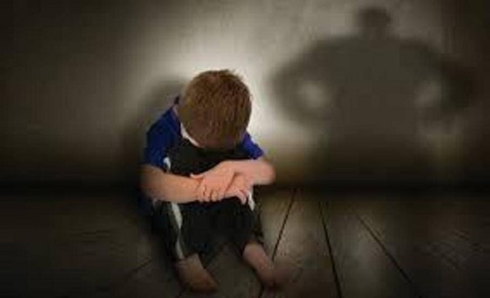 فطنة الطفل أنقذته.. وضع "وكيل" بالأشغال المؤقتة ثمانِ سنوات وتنزيل رتبته وطرده من الخدمة فطنة الطفل أنقذته.. وضع "وكيل" بالأشغال المؤقتة ثمانِ سنوات وتنزيل رتبته وطرده من الخدمة