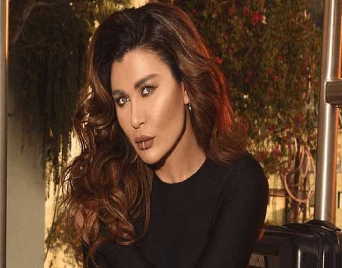 سيارة نادين الراسي "انقطعت بالثلجات" (صور) سيارة نادين الراسي "انقطعت بالثلجات" (صور)