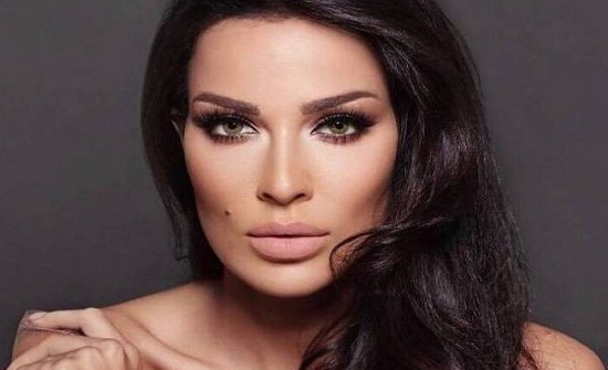 نادين نجيم تحتفل بعيد زواجها في ملهى ليلي.. رقص ورومانسية مع زوجها! نادين نجيم تحتفل بعيد زواجها في ملهى ليلي.. رقص ورومانسية مع زوجها!