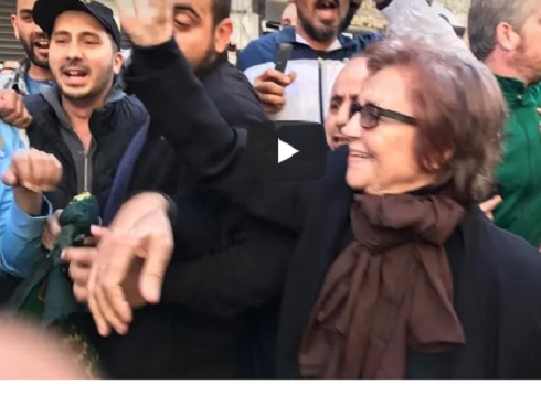 المناضلة جميلة بوحيرد تشارك في مظاهرات الجزائر (فيديو + صور) المناضلة جميلة بوحيرد تشارك في مظاهرات الجزائر (فيديو + صور)