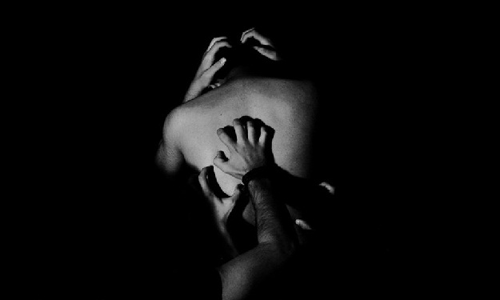 بالفيديو : بنت تغتصب خالها وتنجب منه طفلا