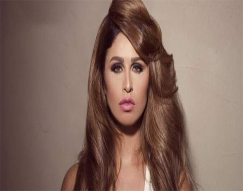 بالصور : مي سليم بشورت لامع وتيشيرت ابيض مكشوف البطن بالصور : مي سليم بشورت لامع وتيشيرت ابيض مكشوف البطن