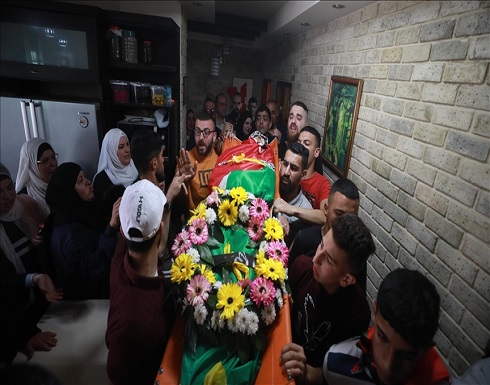 تشييع جثمان شهيد فلسطيني قتله الجيش الإسرائيلي وسط الضفة تشييع جثمان شهيد فلسطيني قتله الجيش الإسرائيلي وسط الضفة