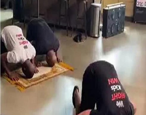بعد اعتناقه الإسلام.. مايك تايسون وبادو جاك يؤديان الصلاة .. شاهد بعد اعتناقه الإسلام.. مايك تايسون وبادو جاك يؤديان الصلاة .. شاهد